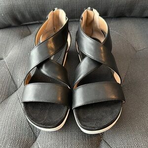 Adrienne Vittadini Cary Sport sandal, black and white leather, size 7.5